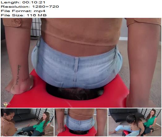 2 girls jeanssitting in a smotherbox preview