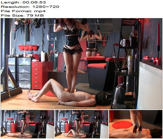 Mistress Lola Ruin  Trampling in pigalles preview