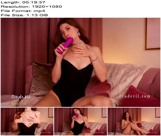 Eva de Vil Cucky Training preview