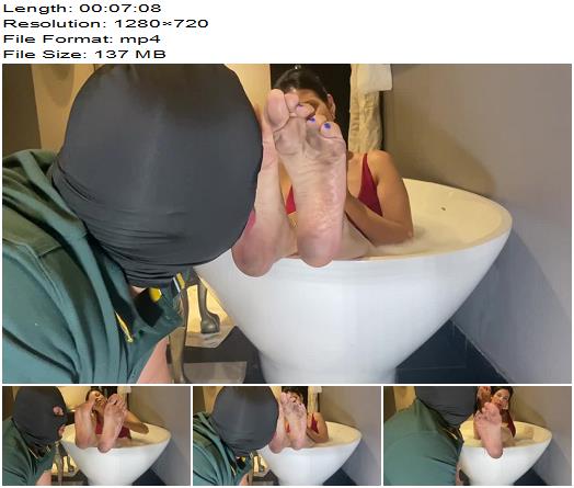 Feetwonders  Tub Prosecco and a dirty foot cleaner preview