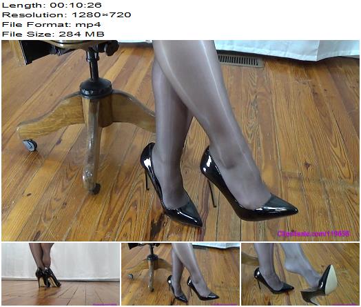 Mrs Keswick  Mommy Shoeplay In Shiny Pantyhose preview