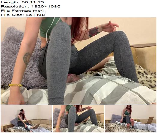 Petite Princess FemDom   Redhead Mistress Sofi  Amateur Fullweight Facesitting in Yoga Pants and POV Facesit preview