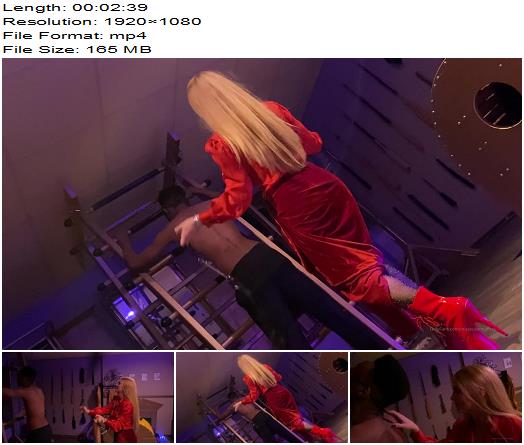 Miss Suzanna Maxwell  Doing What I Love And Playing With My Boy To Music preview