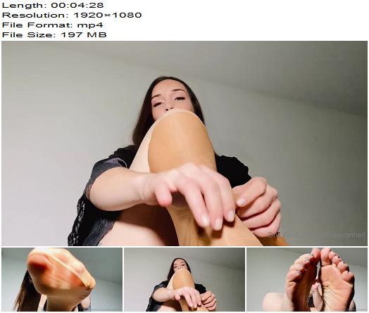 Alexxa Von Hell  Its Foot Friday Teasing you with my perfect arches and curves preview