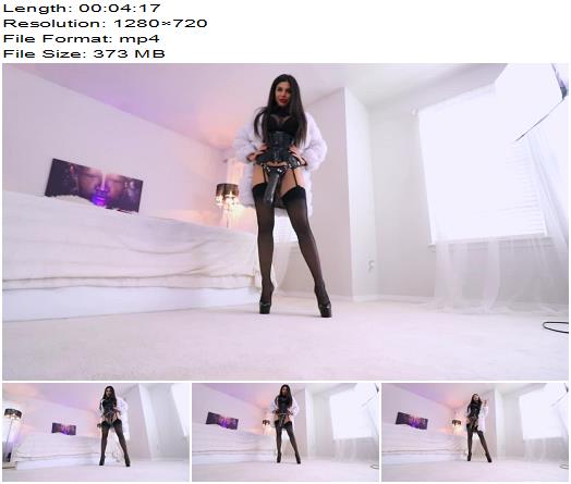 Queen Regina Fur and StrapOn preview