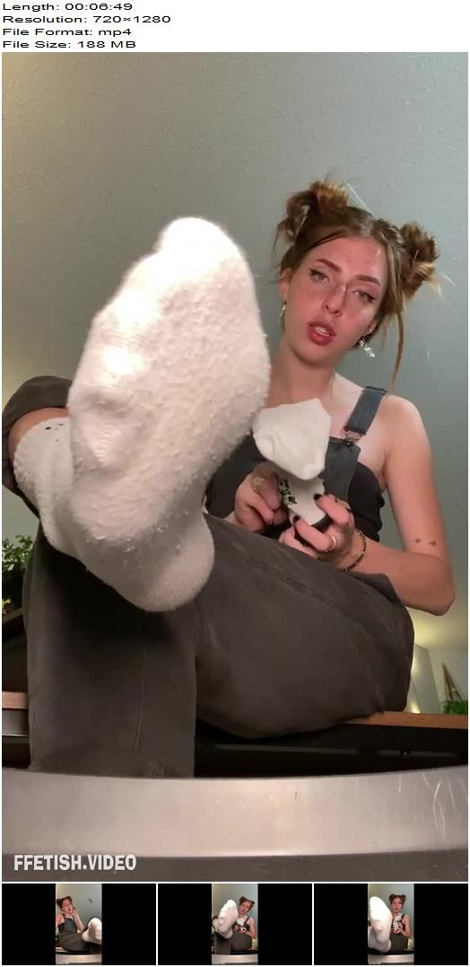 Lynn Baby Jerk off in my gym socks freak preview