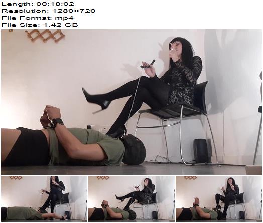 Miss Sandra Domina  Heels worship closeup preview