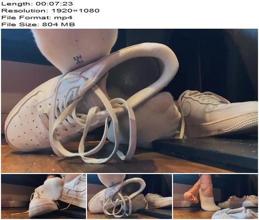 GoddessMona91  Sweaty socks in public 20 preview