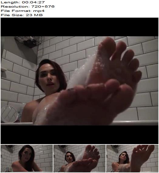 Gynarchy Goddess  Bubble bath foot tease preview