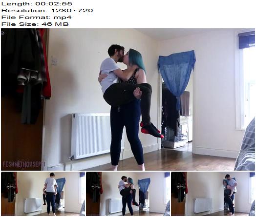 Fishnet Housepet Carrying Charlie preview