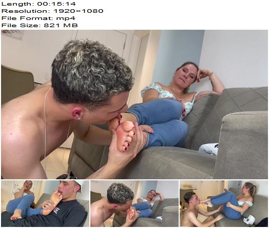 Goddess Grazi Pedrinho first experience with feet preview