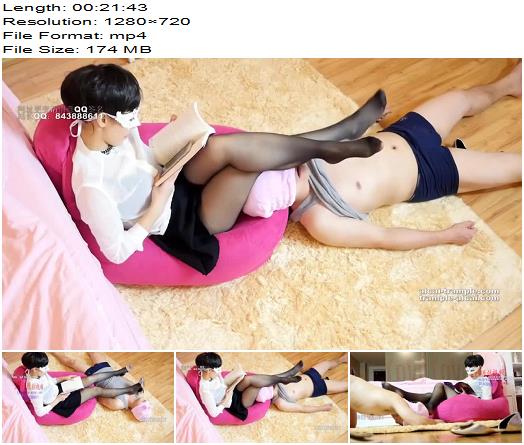 Short haired chinese mistress in nylon stockings gets her feet worshipped by her slave preview