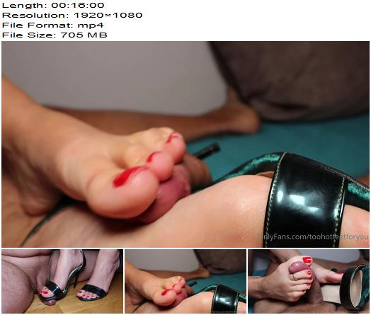 Toohotfeetforyou  His love for her sexy high heels is fulfilled preview