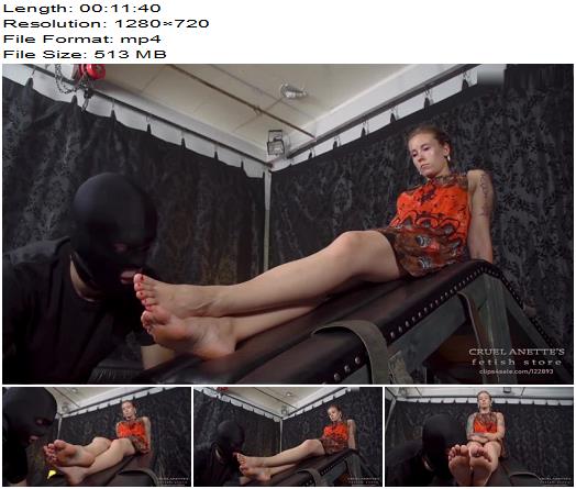 Cruel Anettes Fetish Store  Mistress Anette  Sucking with wet lips preview