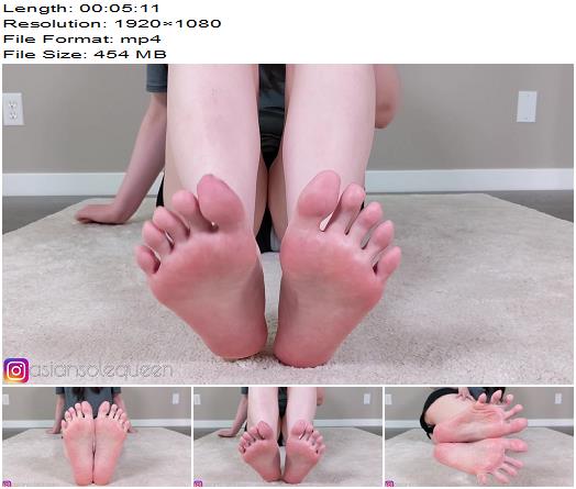 asiansolequeen  Telling you to lick and smell the screen for my feet preview