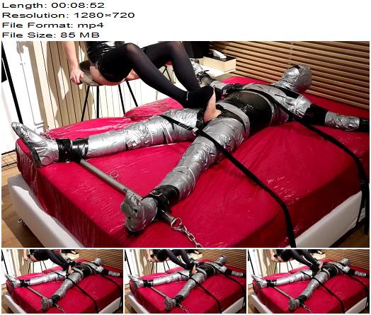 Maitresse Julia  Chill footjob with relaxing music preview