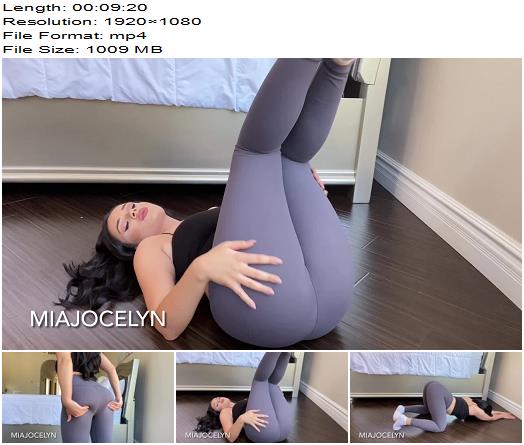 Mia Jocelyn  YOGA PANTS TEASE preview